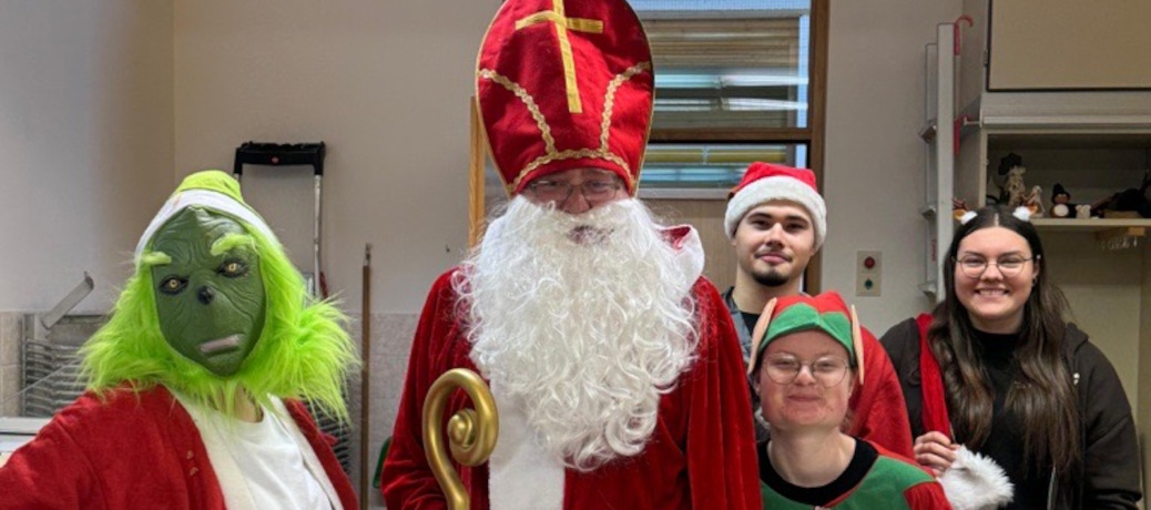 Nikolaus-Besuch an unserer Schule Nikolaus-Besuch an unserer Schule