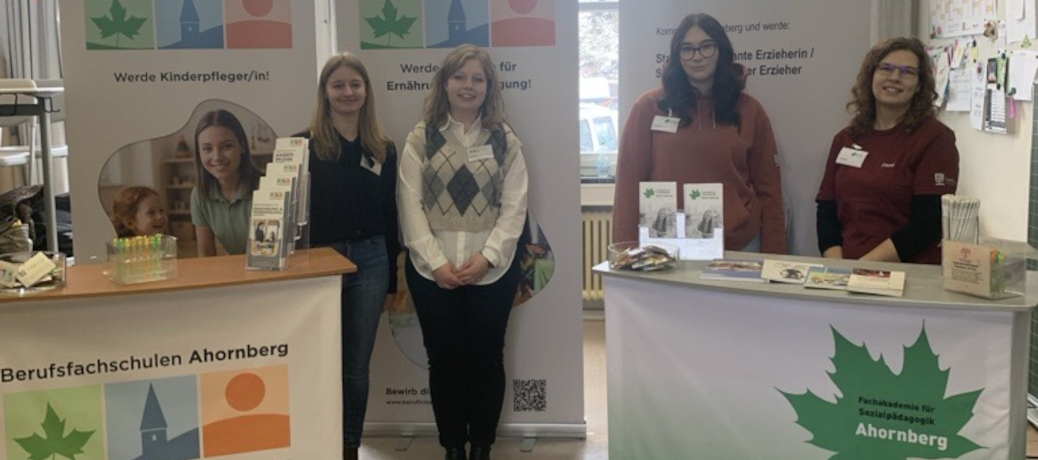 Erfolgreich vertreten auf der 17. Selber Ausbildungsmesse Erfolgreich vertreten auf der 17. Selber Ausbildungsmesse